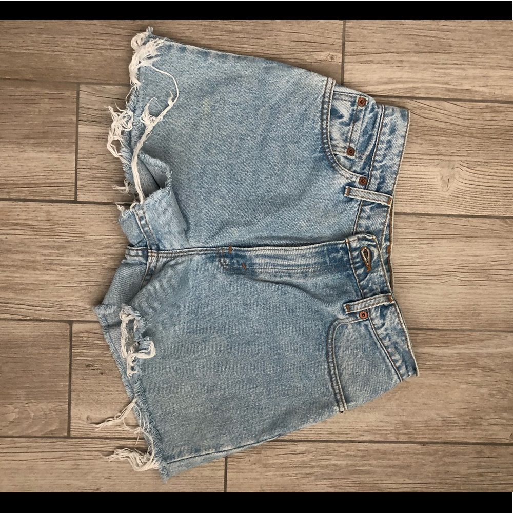Vintage Levi’s ribcage shorts 🖤